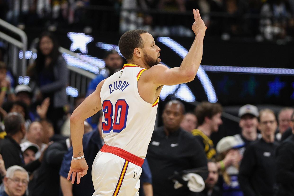 库里迎来七赛季高光表现，MAD球迷沸腾！